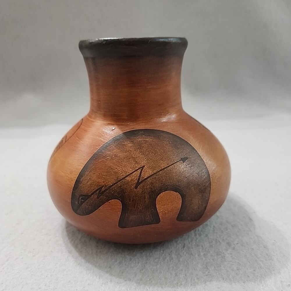 R Galvan 5in Clay Pottery Jar Vase Southwestern Mexican Signed Bear with‎ Arrow
